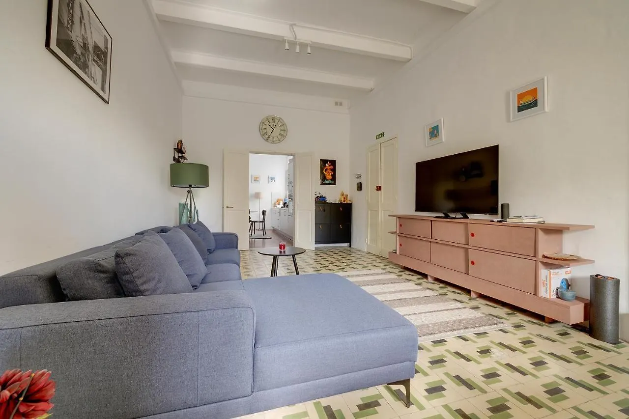 Stylish Apartment Steps From The Capital Il-Furjana