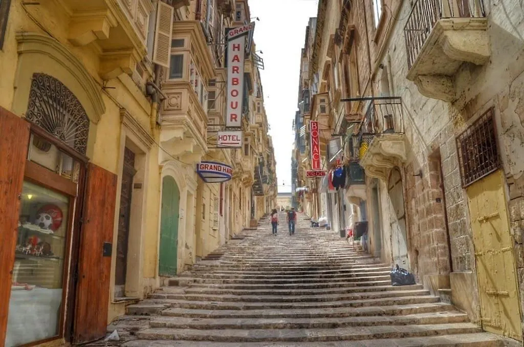 Stylish Apartment Steps From The Capital Il-Furjana Malta