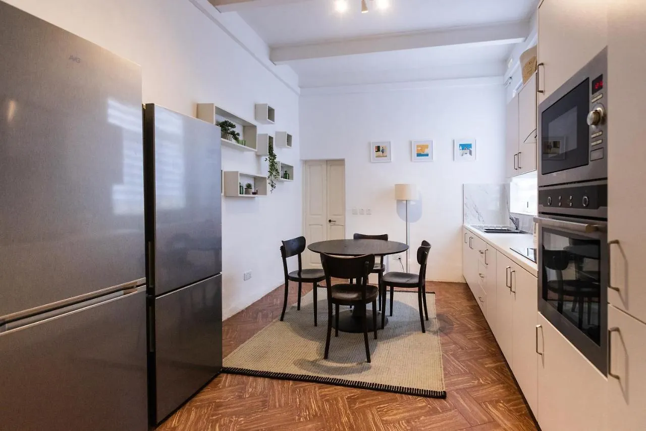 Stylish Apartment Steps From The Capital Il-Furjana